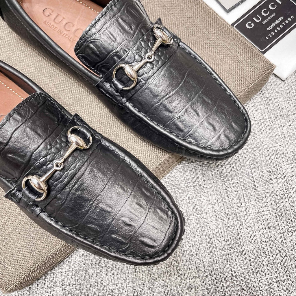 Gucci Men's Black Textured Loafers - Moc-Toe Stitching