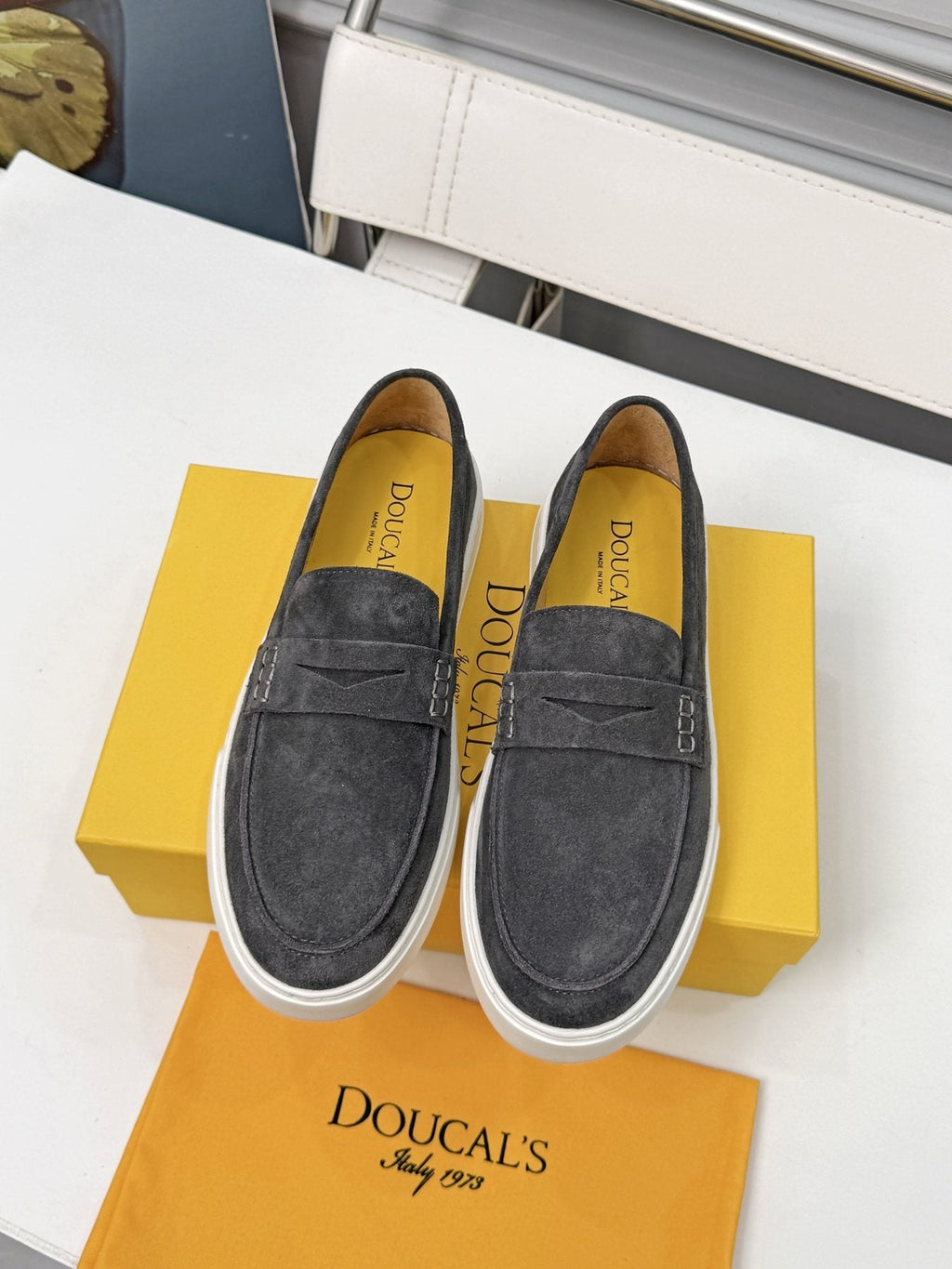 Doucal's Contrast-Sole Slip-On Shoes